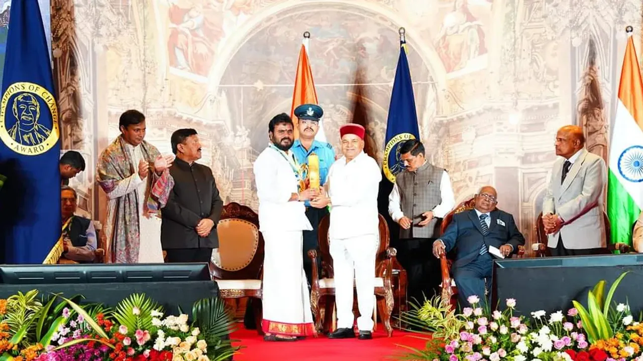 'చాంపియన్స్ ఆఫ్ చేంజ్' అవార్డు అందుకున్న బీసీవై పార్టీ చీఫ్ రామచంద్ర యాదవ్..