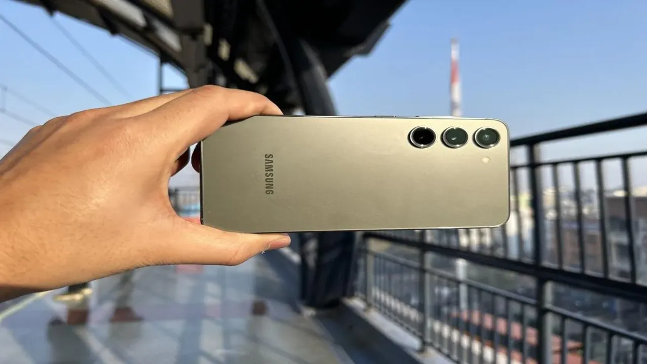Samsung Offer: శాంసంగ్ బంపర్ ఆఫర్ గురించి విన్నావ బాబాయ్...సగం ధరకే 5జీ ఫోనట..!!