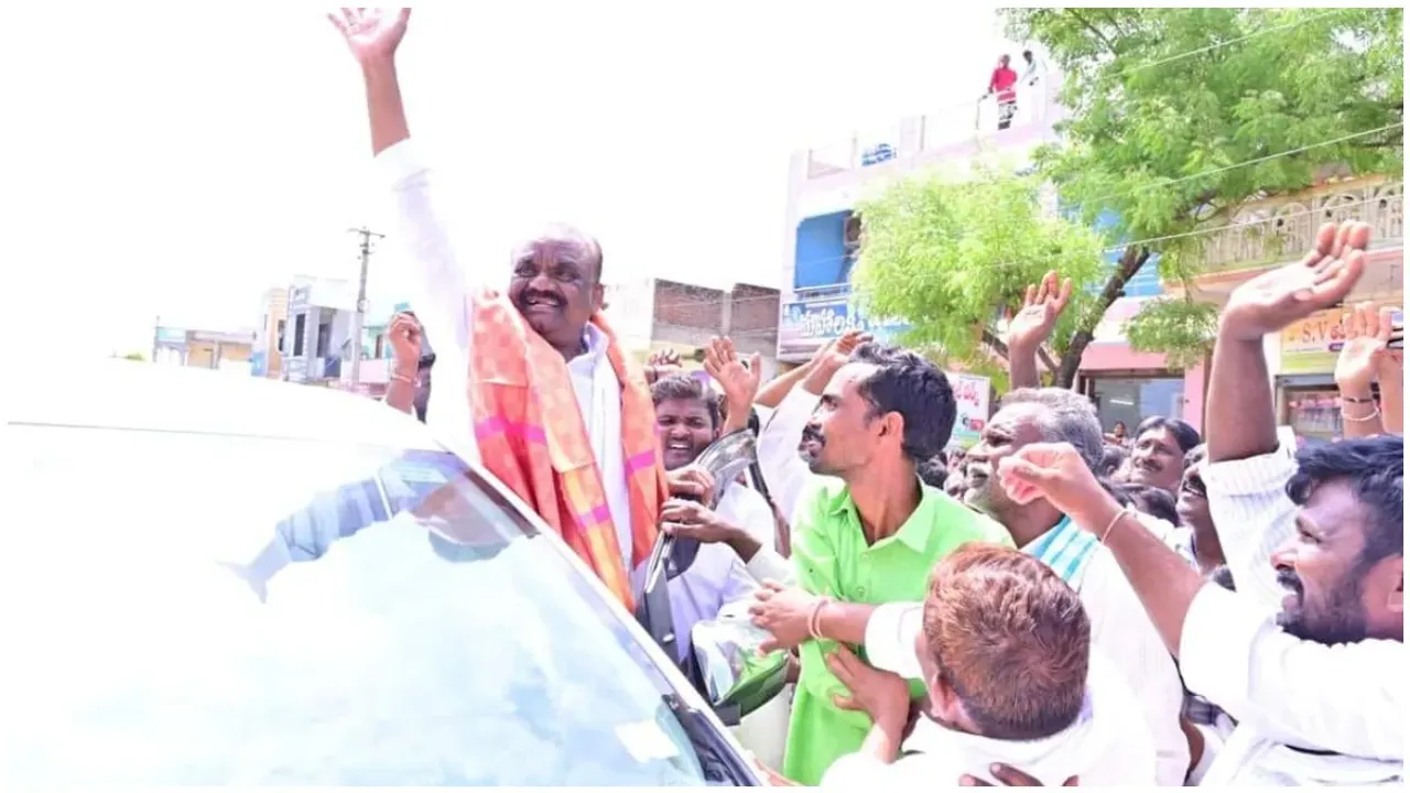 Mandula Samuel: అద్దంకిని కాదని సామేలుకు తుంగతుర్తి టికెట్.. ఆయన బ్యాక్‌గ్రౌండ్ ఏంటో తెలుసా?