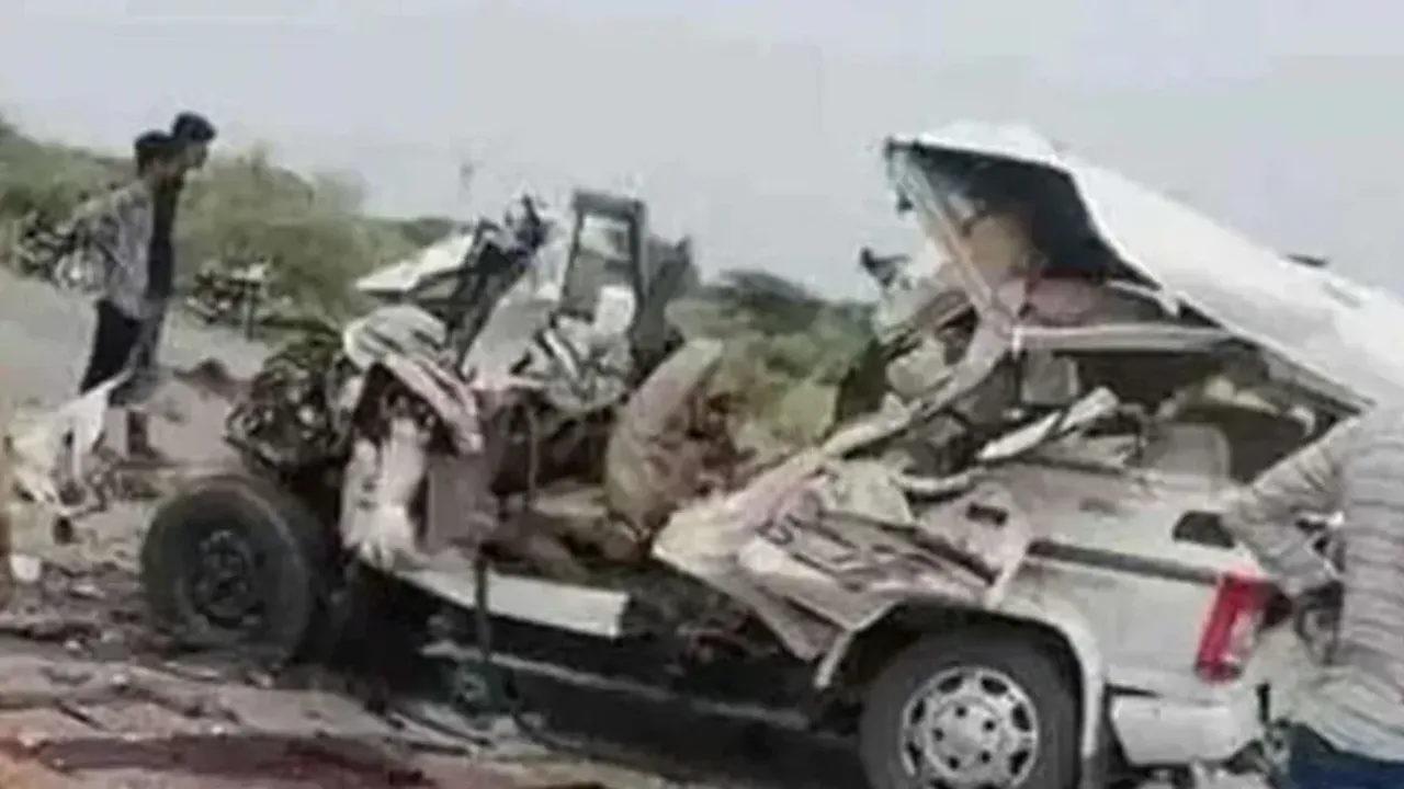 ఘోర రోడ్డు ప్రమాదం.. ఆరుగురు పోలీసులు మృతి!