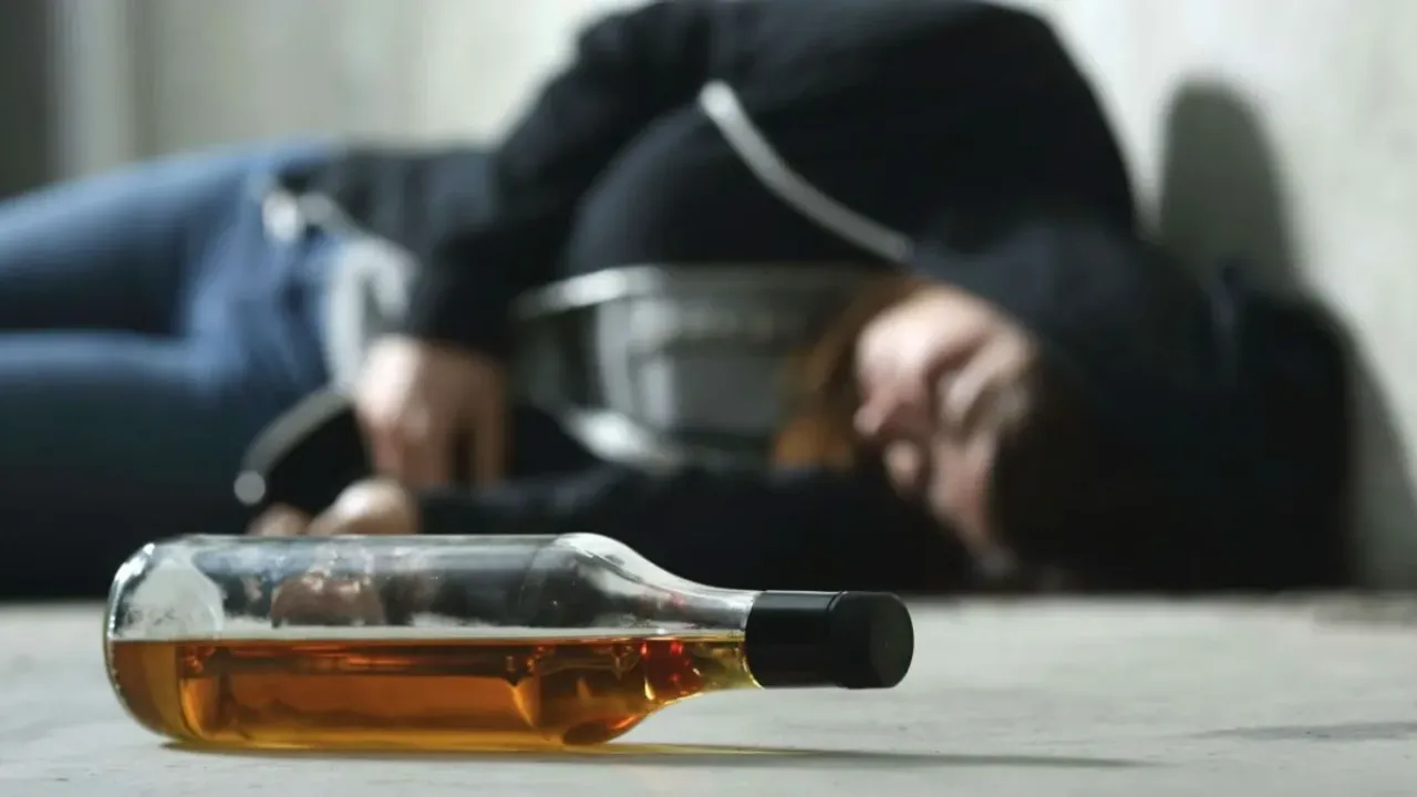Alcohol: ఆల్కహాల్‌ కొంచెం తాగొచ్చు అని చెబితే నమ్మకండి.. అసలు నిజాలు తెలుసుకోండి!