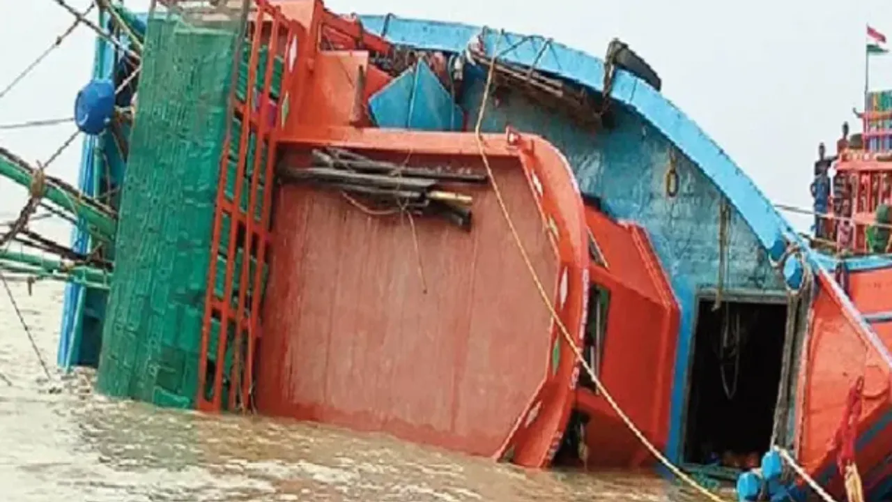 Boat accident: ఘోర పడవ ప్రమాదం...18 మంది గల్లంతు..3 మృతదేహాలు లభ్యం!