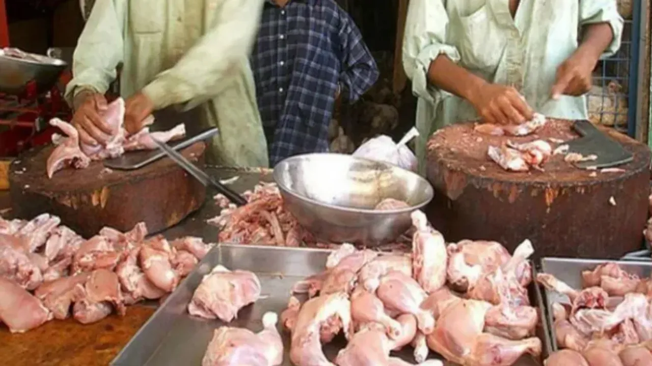 Chicken rates: నాన్ వెజ్‌ ప్రియులకు గుడ్ న్యూస్‌..భారీగా తగ్గిన చికెన్‌ ధరలు!