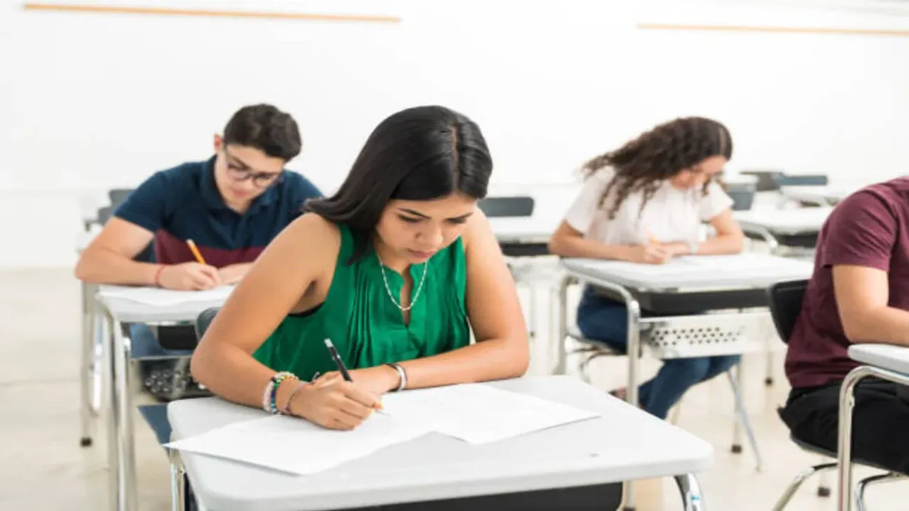 CBSE : ఇక పై ఏడాదికి రెండు సార్లు బోర్డు ఎగ్జామ్స్‌!