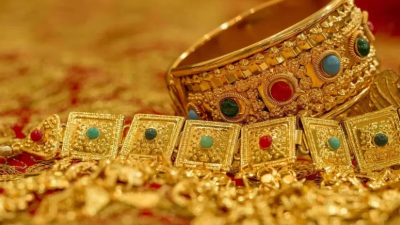 Gold Price: పండుగ వేళ భారీగా తగ్గిన బంగారం ధరలు..ఇంకెందుకు ఆలస్యం!