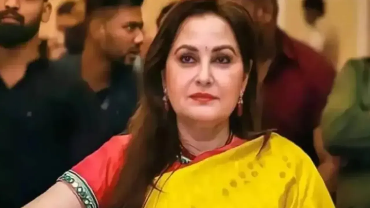 Jayaprada: జయప్రద పరారీలో ఉందంటూ.. ప్రకటించిన స్పెషల్ కోర్టు.!