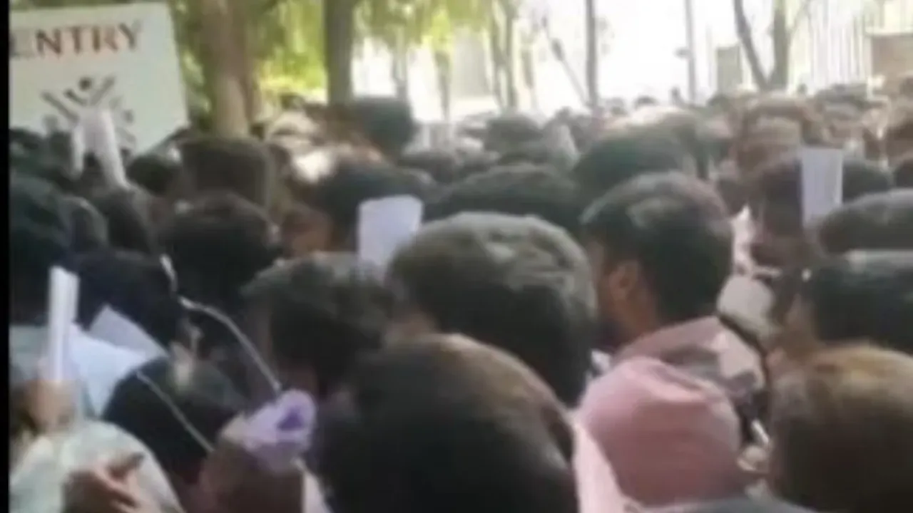 Job interview: ఒక్క ఉద్యోగానికి పోటెత్తిన నిరుద్యోగులు..హైదరాబాద్ లో పరిస్థితి ఇది..!
