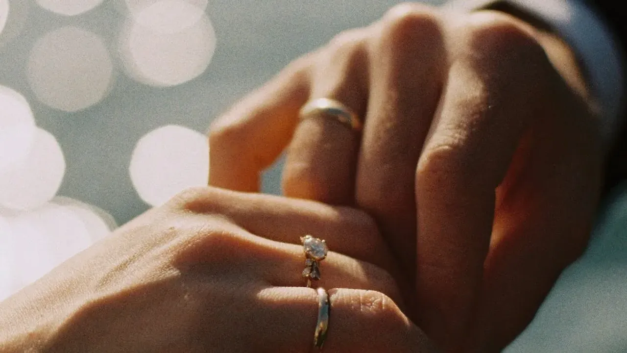 Relationship : మీ భర్తలో ఈ మార్పులు కనిపించాయా? అయితే మీకు గుడ్ టైం స్టార్ట్ అయినట్లే..!!