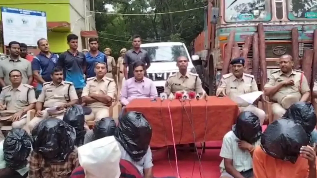 31 మంది స్మగ్లర్లు అరెస్టు: టాస్క్ ఫోర్సు ఎస్పీ కే. చక్రవర్తి