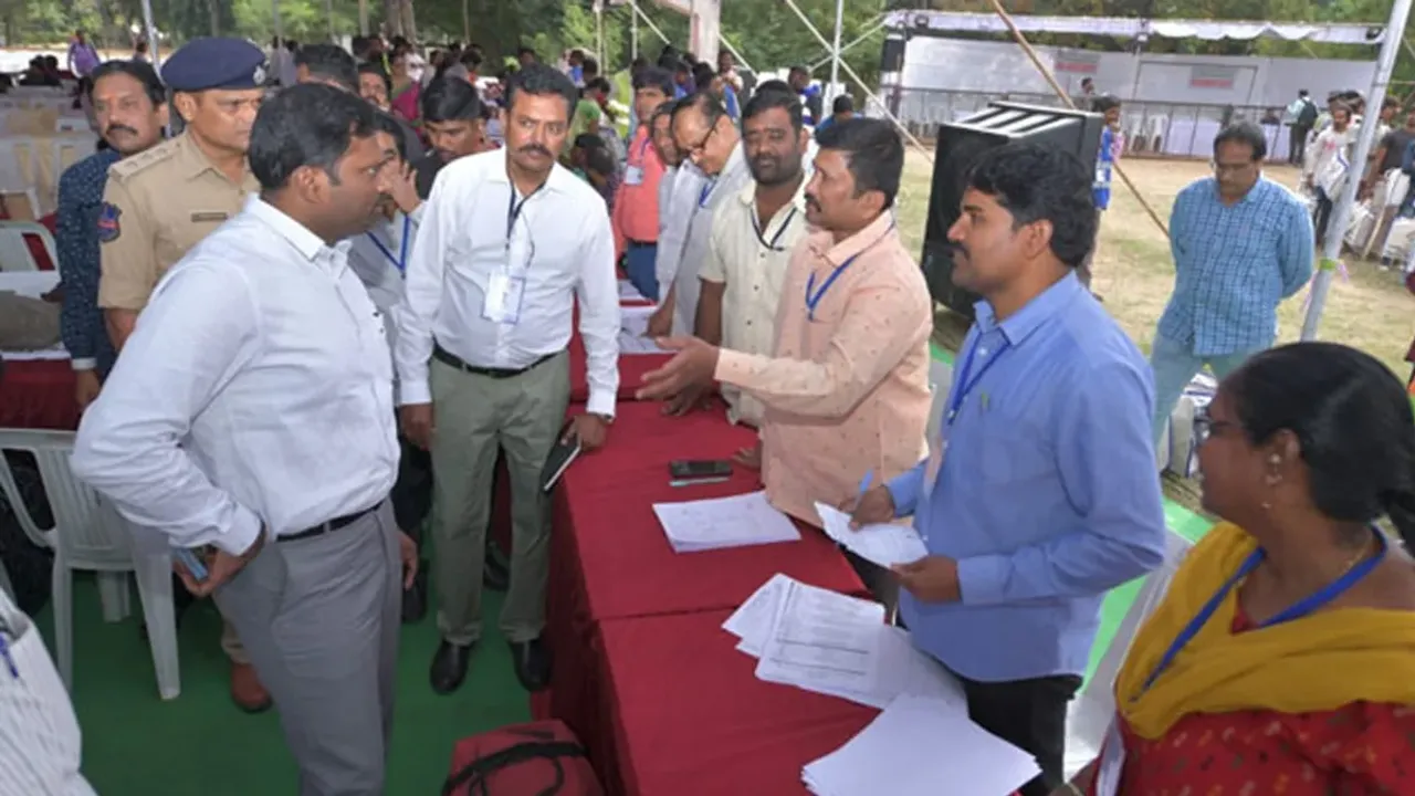 Telangana Elections: ఎన్నికల సామాగ్రి పంపిణీ ప్రారంభం.. ఏర్పాట్లు ముమ్మరం చేస్తున్న అధికారులు..