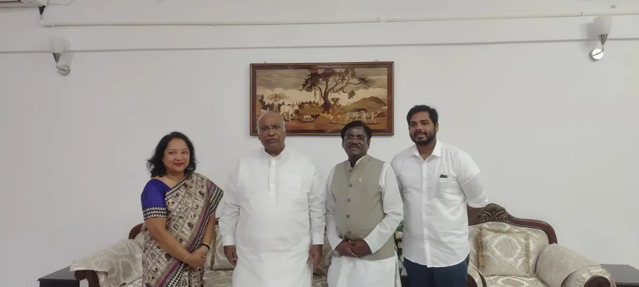 Vivek venkataswami: మల్లిఖార్జున్ ఖర్గేను కలిసిన వివేక్.. కేసీఆర్‌పై సంచలన ఆరోపణలు