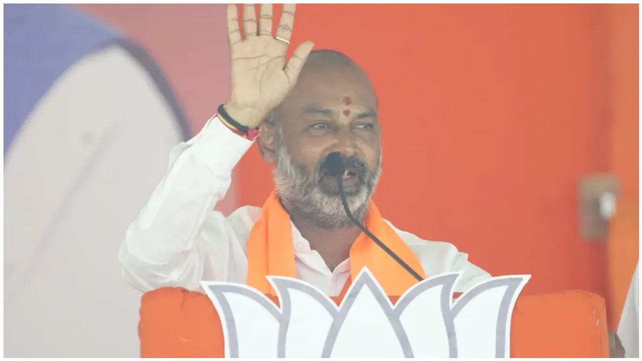 Bandi Sanjay: కరీంనగర్ లో బండి సంజయ్ కు సీనియర్ల షాక్.. ఎంపీ టికెట్ ఇవ్వొద్దని డిమాండ్?