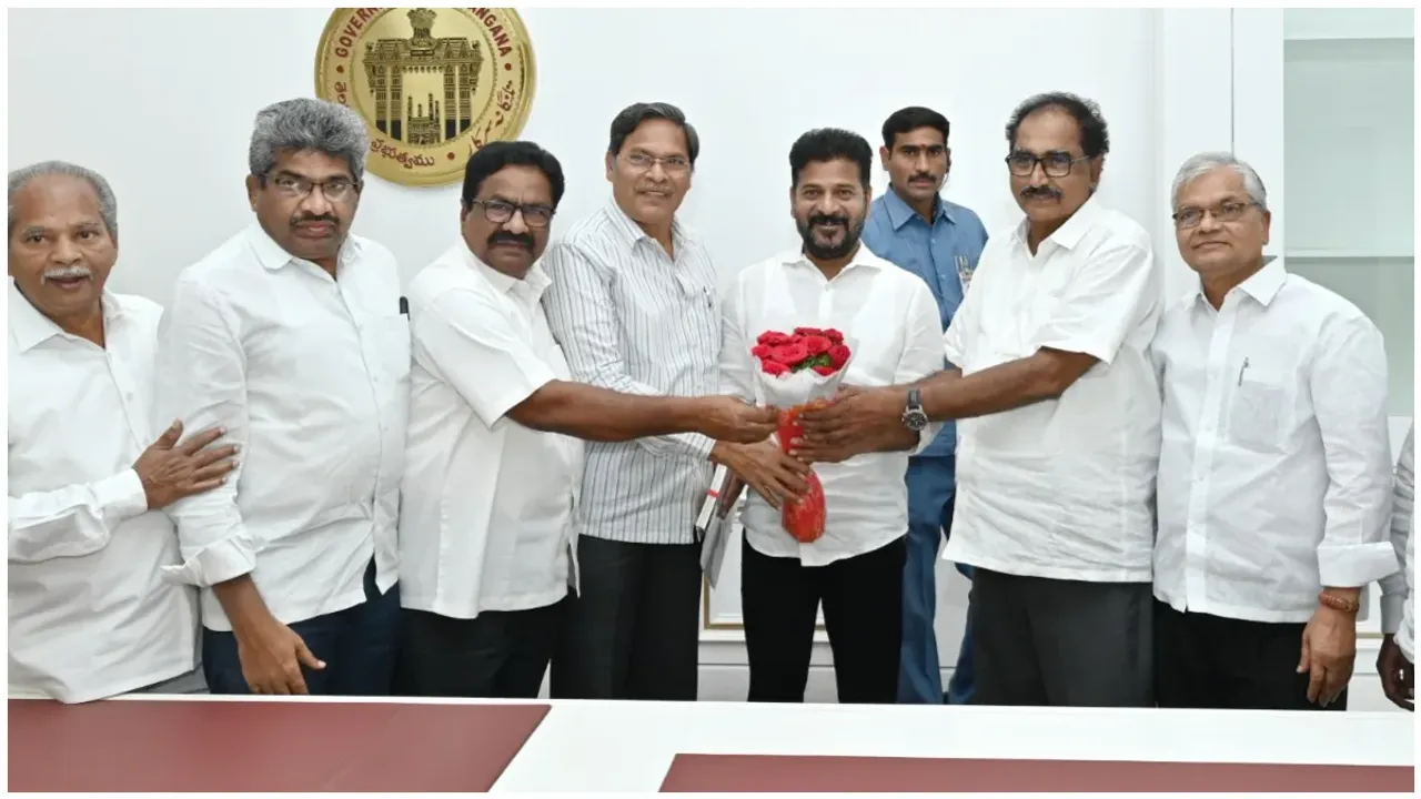 CM Revanth Reddy: రేవంత్ రెడ్డిని కలిసిన సీపీఎం నేతలు.. లోక్‌సభ ఎన్నికలపై వ్యూహం ఇదేనా?