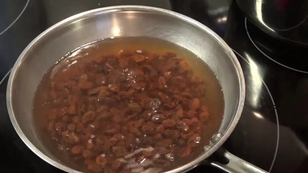 Soaked Raisins Water: నెల రోజులు ఈ నీళ్లు తాగితే శరీరంలో ఏం జరుగుతుందో చూడండి