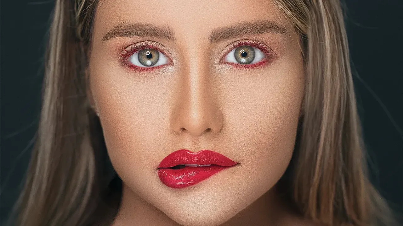 Lipstick Tips: పెదాలకు లిప్‌స్టిక్‌ ఎక్కువ సేపు ఉండాలంటే..ఈ టిప్ చూడండి