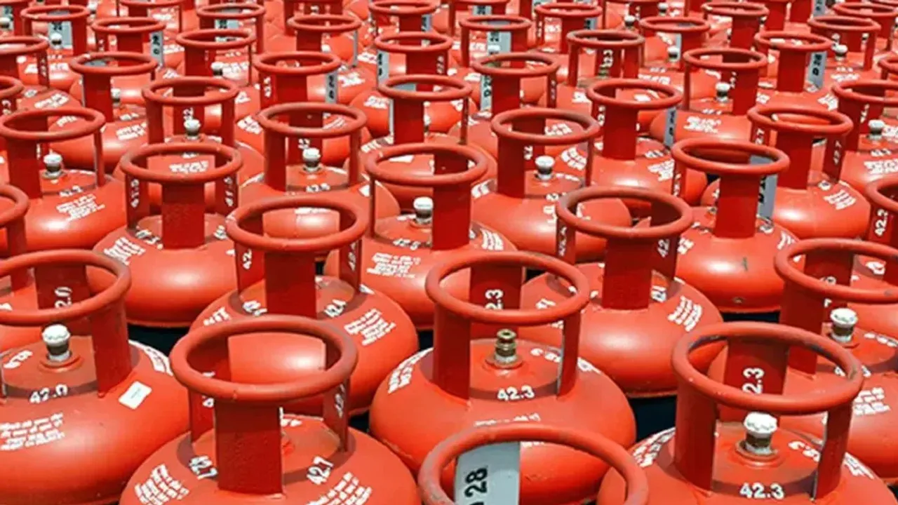 LPG Gas : సామాన్యుడికి మోదీ సర్కార్ గుడ్ న్యూస్...గ్యాస్ ధరలపై కీలక నిర్ణయం..!!