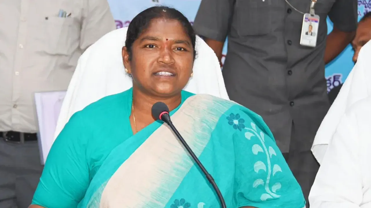 Minister Seethakka: బీజేపీ మెప్పు కోసమే.. కేసీఆర్‌కు మంత్రి సీతక్క కౌంటర్