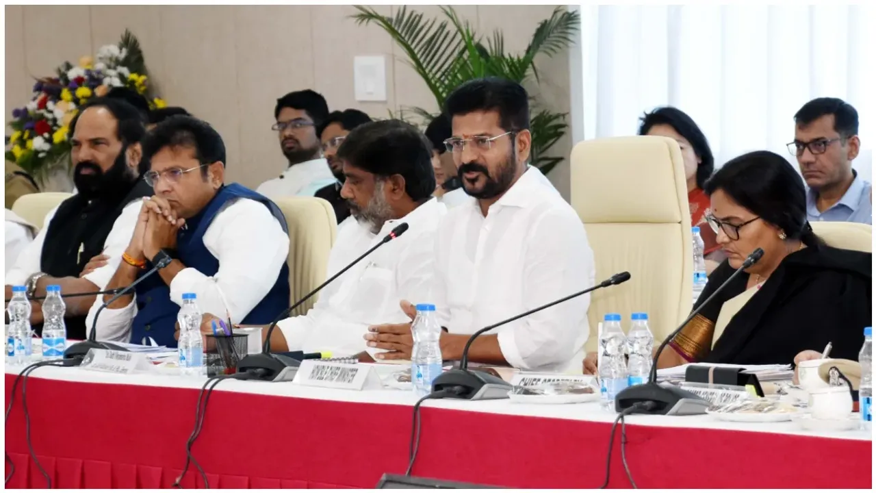 CM Revanth Reddy: అలా పని చేస్తేనే 6 గ్యారెంటీల అమలు.. పోలీసులకు ఫుల్ పవర్స్: రేవంత్ రెడ్డి