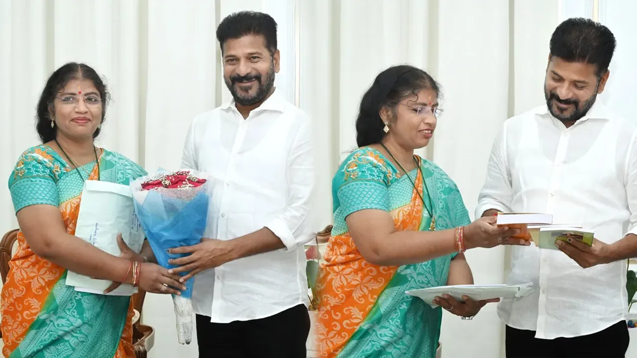 Telangana: సీఎం రేవంత్ రెడ్డిని కలిసిన మాజీ డీఎస్పీ నళిని