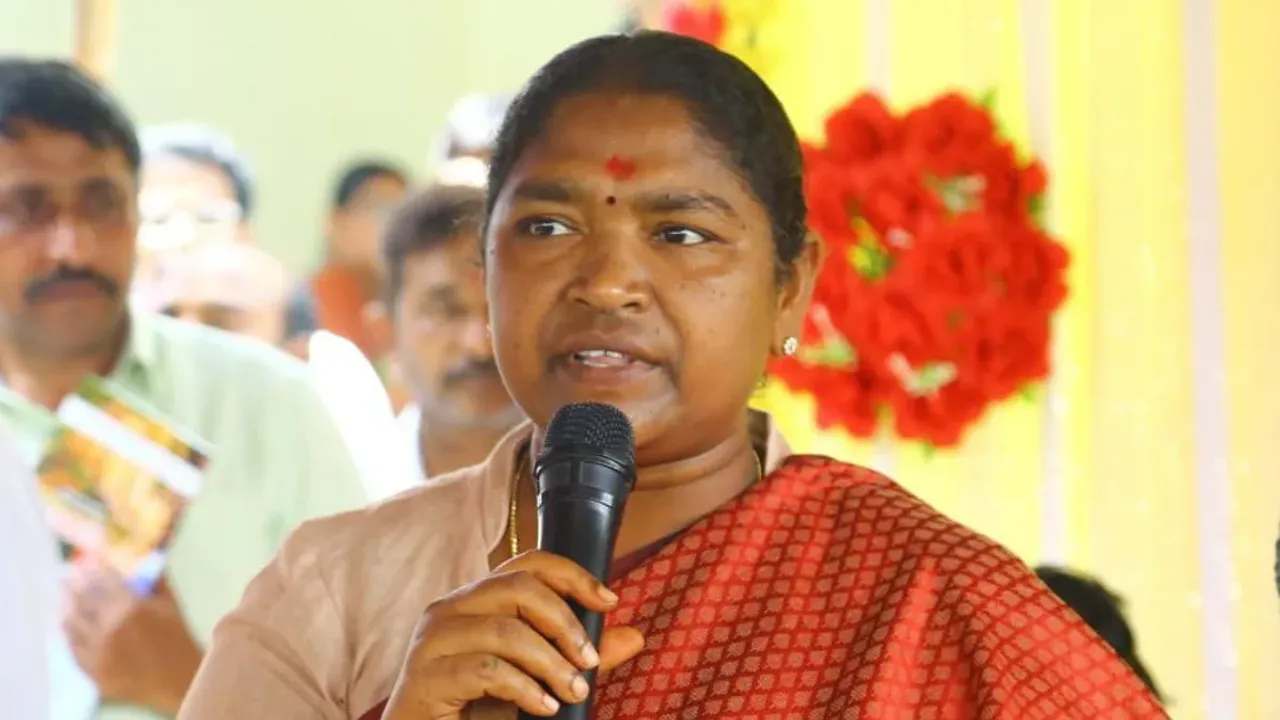 Minister Seethakka: మేడం కాదు.. సీతక్క అని పిలవండి.. అధికారులకు మంత్రి సూచన..