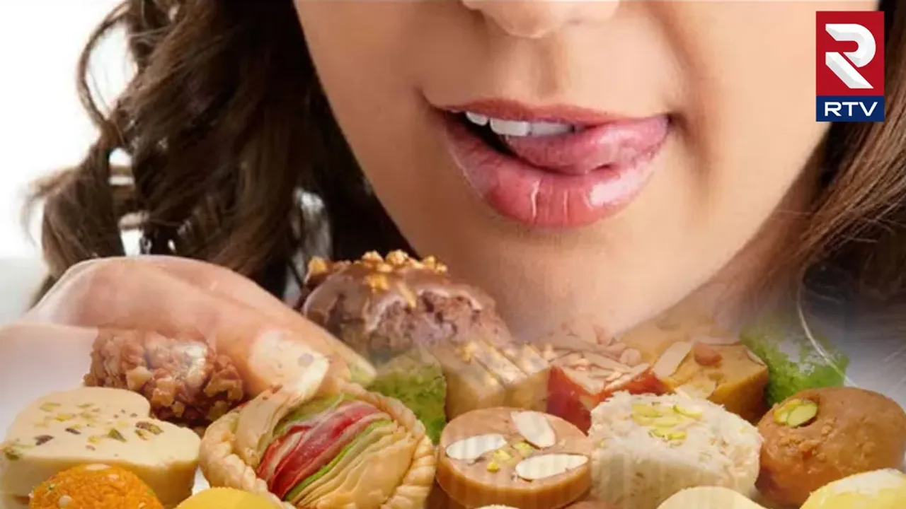 Sweets lovers: మీరు స్వీట్ చూస్తే ఆగలేరా? తీపికి దూరం జరగాలంటే ఇలా చేయండి.. 