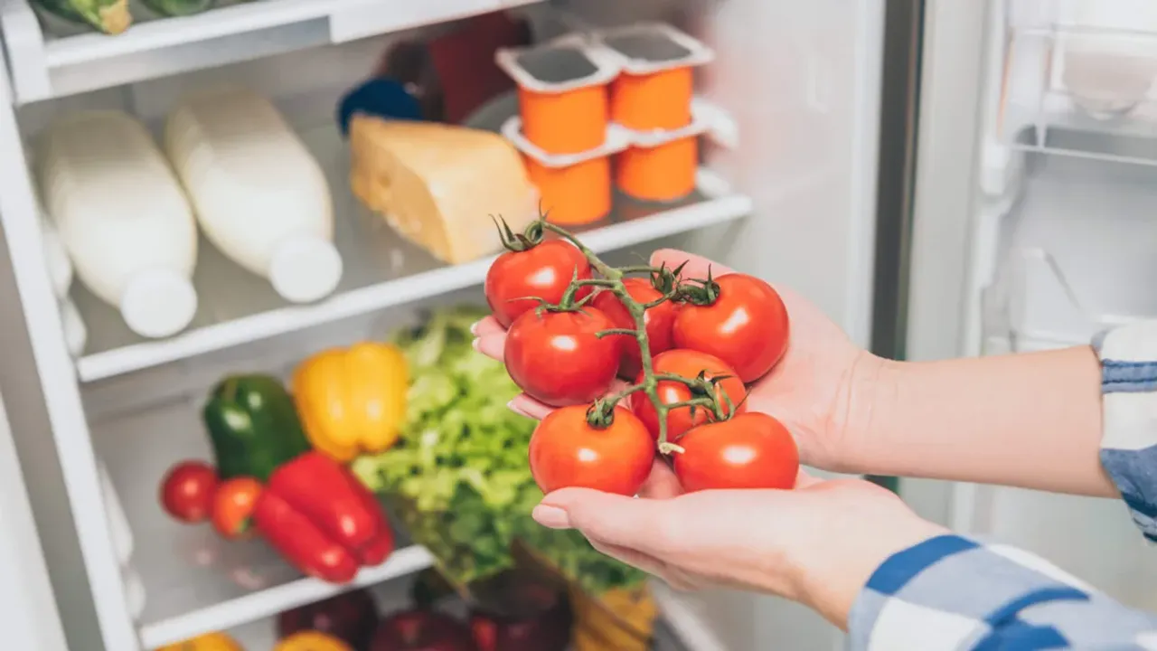 Tomatoes: టమాటాలు ఎక్కువరోజులు ఫ్రిజ్‌లో పెడుతున్నారా.. ప్రమాదంలో పడ్డట్లే