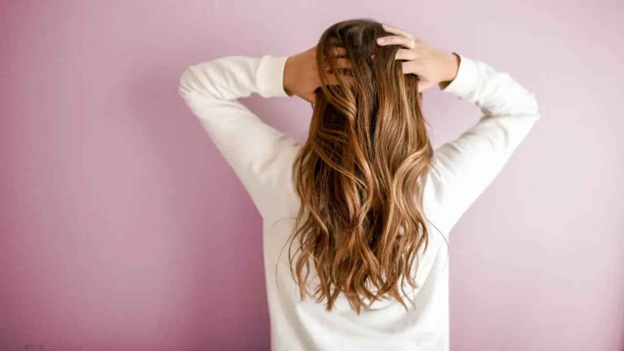 Hair Care: జుట్టు రాలుతుందా? డాన్‌డ్రఫ్‌ వేధిస్తుందా? ఈ చిన్న చిట్కా పాటించండి చాలు!
