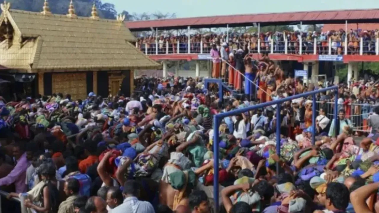 Sabarimala : శబరిమలలో అయ్యప్ప భక్తులపై పోలీసులు లాఠీచార్జ్..!!