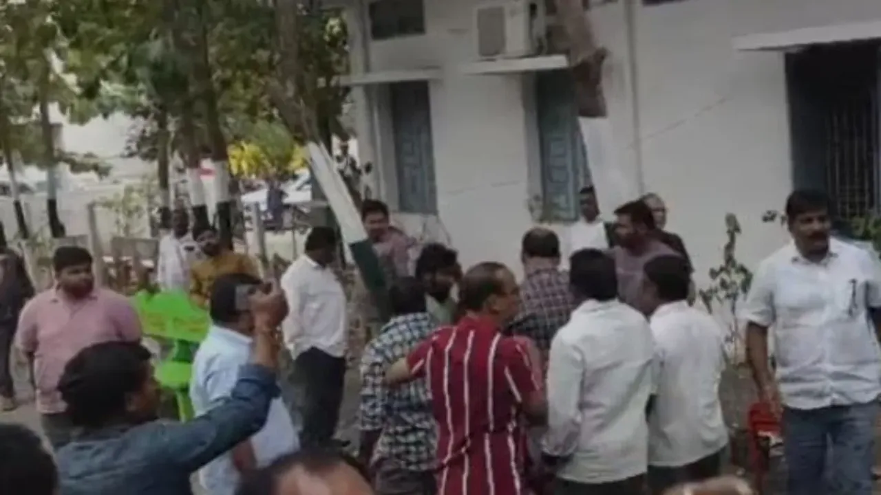 రెండుగా చీలిపోయిన తెలంగాణ నాన్ గెజిటెడ్ ఆఫీసర్స్ యూనియన్.!