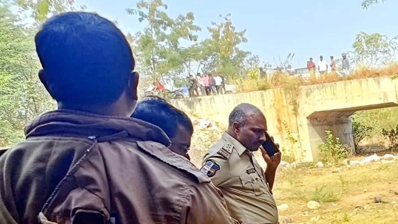 Telangana: గొనెసంచిలో మృతదేహం కలకలం.. ఓఆర్‌ఆర్‌ పైనుంచి కిందపడేసిన దుండగులు