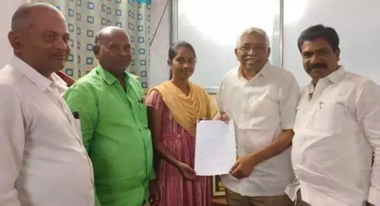 Barrelakka : గెలిచే దాకా కొట్లాడుతా.. బ్లెస్‌ మీ సర్‌.. కోదండరాంతో బర్రెలక్క భేటీ