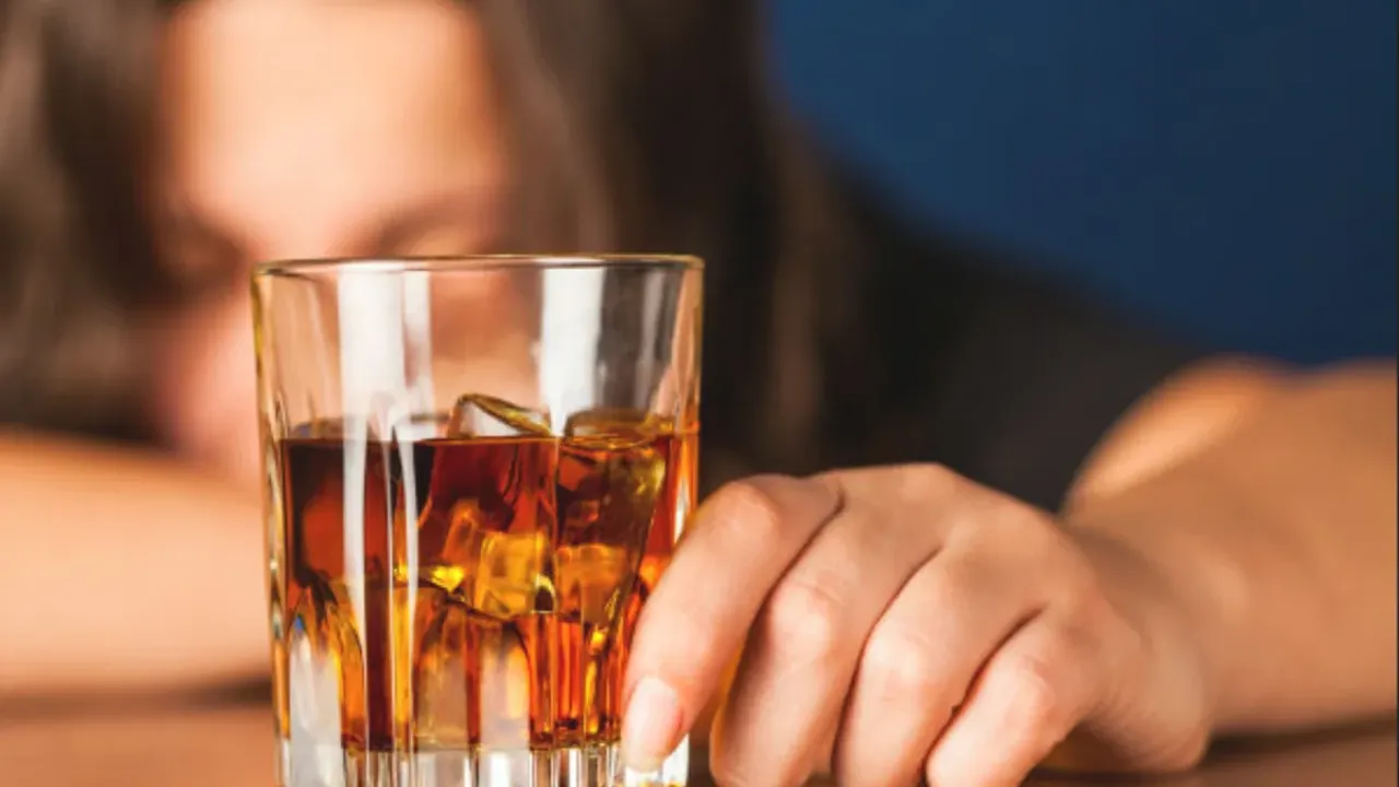 Alcohol Tips: ఆల్కహాల్ తీసుకునే ముందు ఈ జాగ్రత్తలు తప్పనిసరి.. లేదంటే ఆరోగ్యం పాడైనట్లే