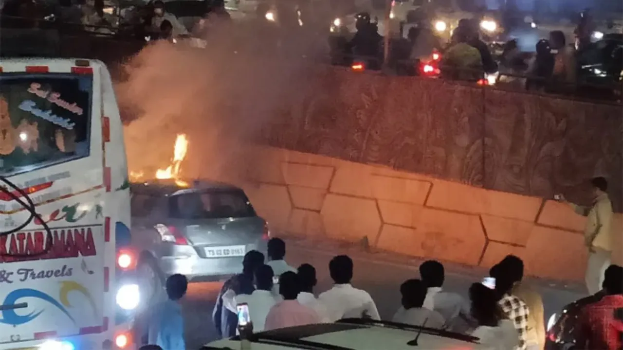 Hyderabad: తెలుగుతల్లి ఫ్లై ఓవర్‌పై కారులొ మంటలు.. భారీగా ట్రాఫిక్ జామ్