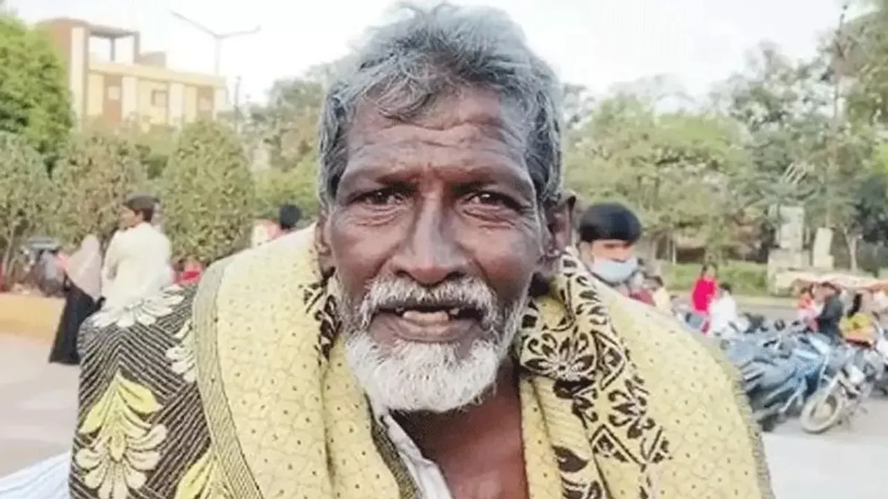 Kurchi Thatha: పోలీసుల అదుపులో కుర్చీతాత.. ఇంతకీ ఈయన ఎవరు..?