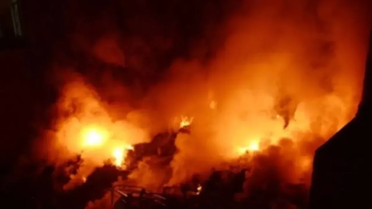 Rajouri Fire: LOC సమీపంలో భారీ అగ్నిప్రమాదం, మందుపాతరలో పేలుళ్లు..!!