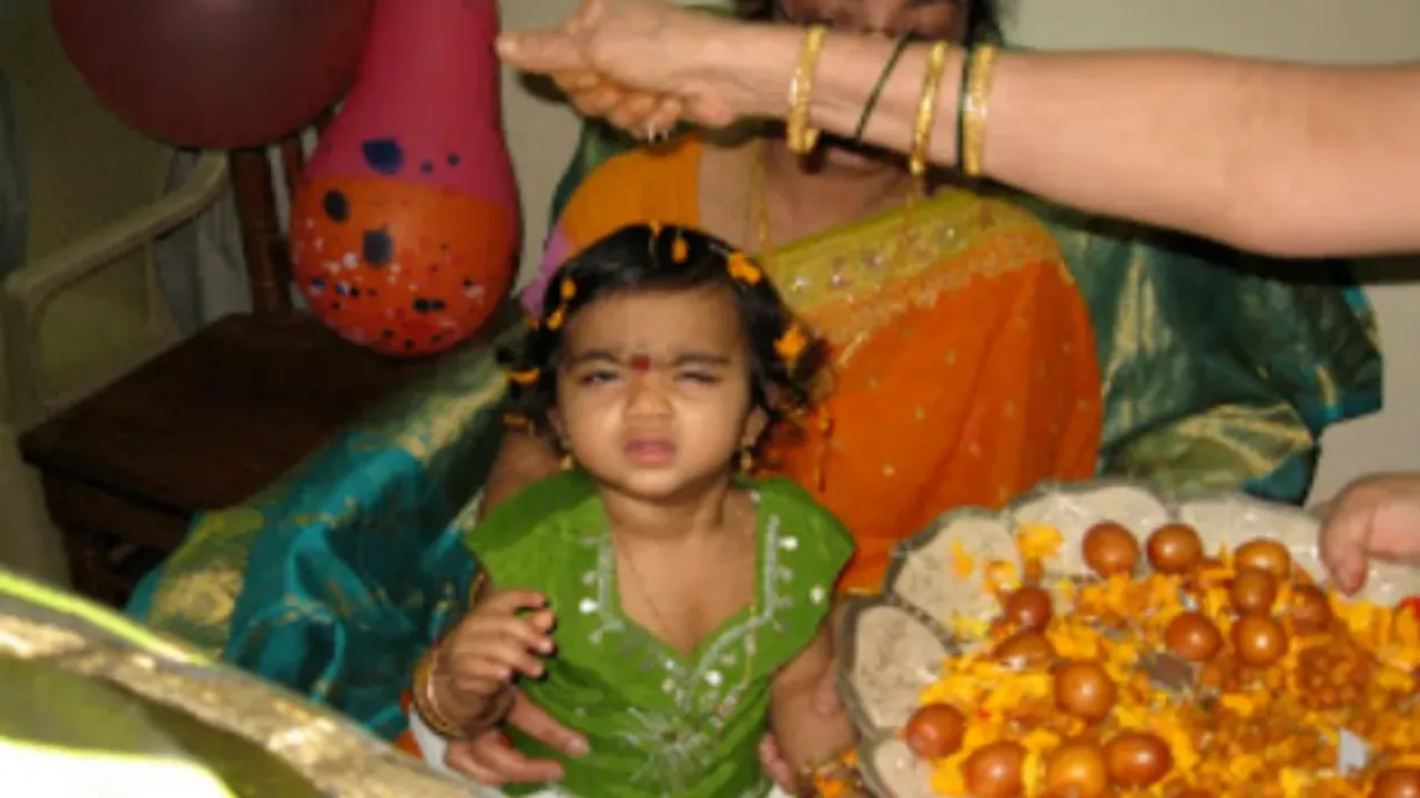 Bhogipallu: పిల్లలకు భోగిపళ్లు ఎందుకు పోస్తారు..తప్పనిసరిగా పోయాలా?