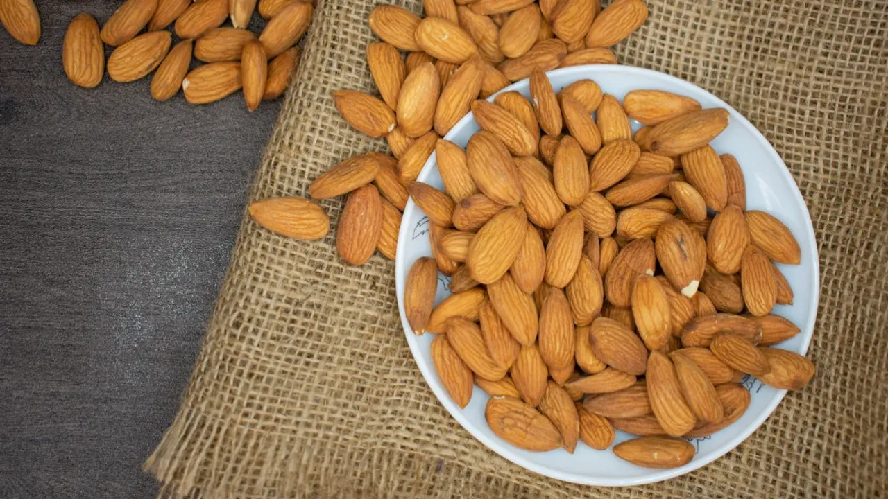 Almonds: బాదం తింటున్నారా..? అయితే ఇవి తెలుసుకోండి