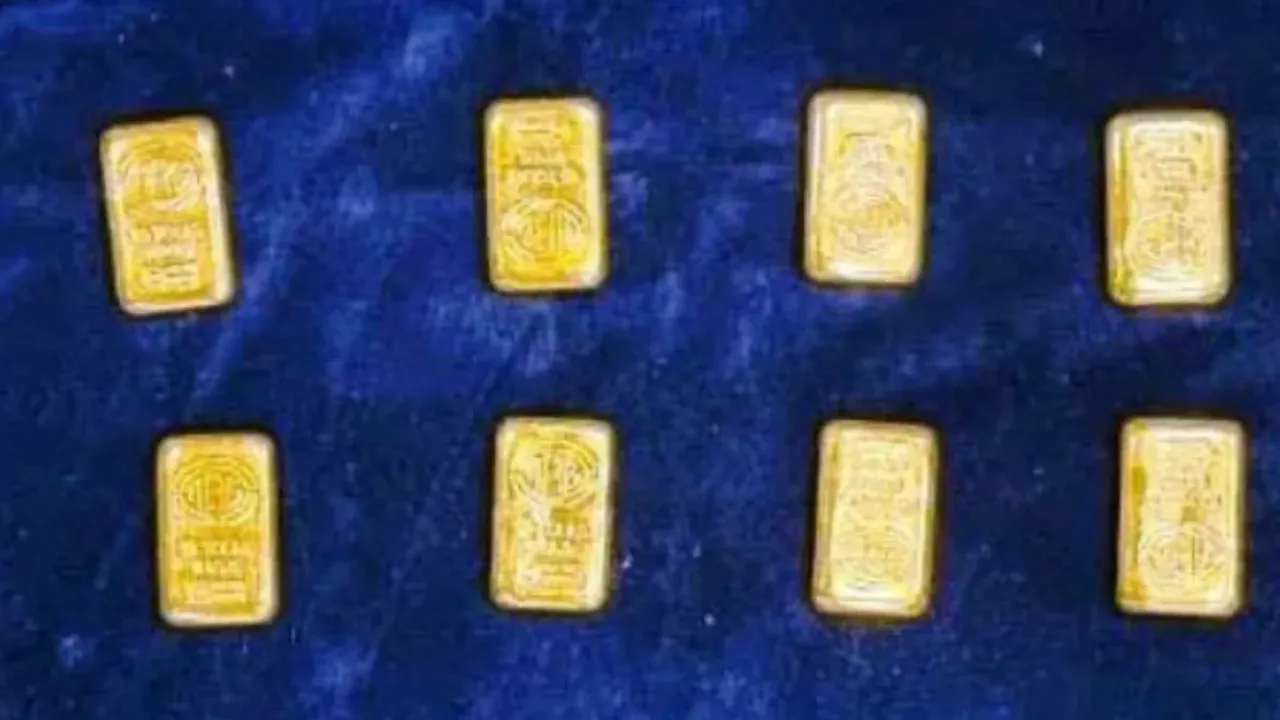 Gold Smuggling: శంషాబాద్ ఎయిర్ పోర్ట్ లో భారీ గా బంగారం పట్టివేత!