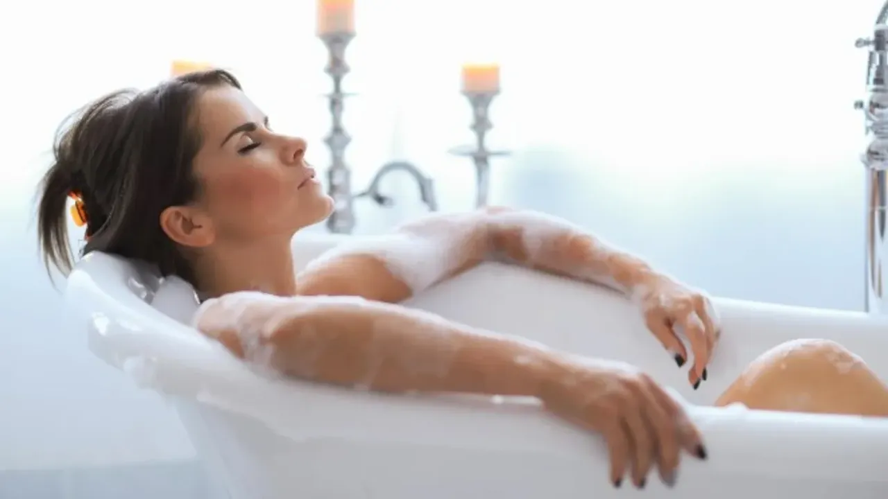 Bath Tips: ఈ సమస్యలున్నాయా? అయితే వేడి నీళ్లతో స్నానం చేయవద్దు!