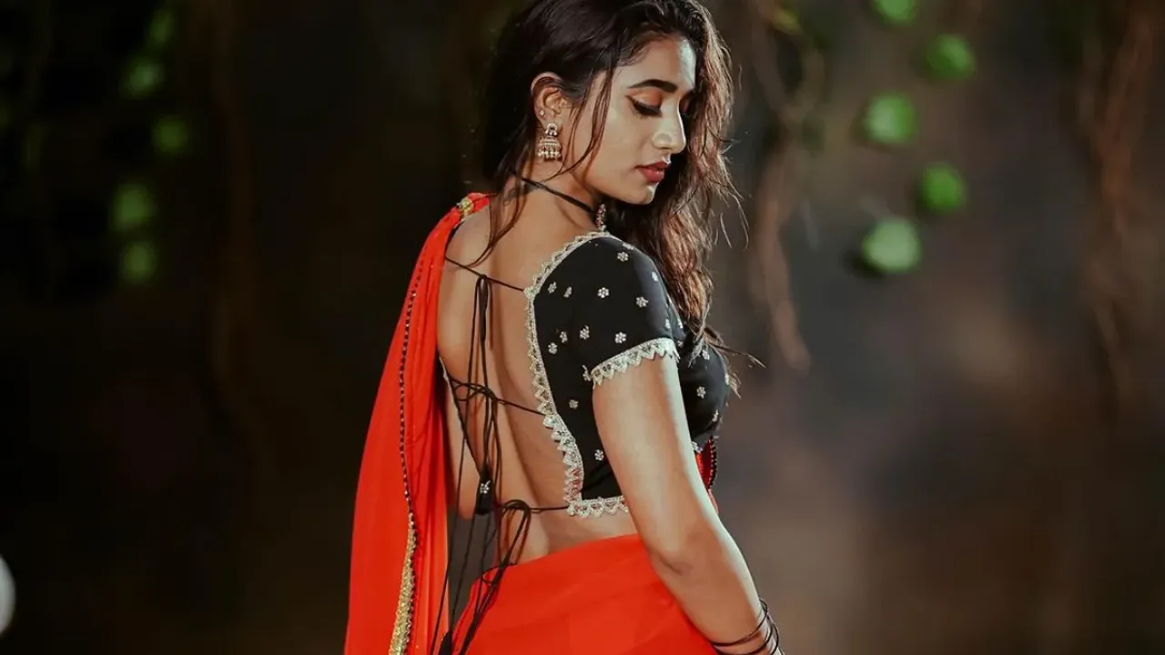 Nayani Pavani:  హాట్ పిక్స్ షేర్ చేసిన బిగ్ బాస్ బ్యూటీ