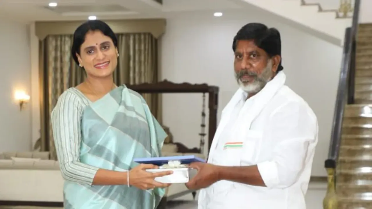 Sharmila : తొలిసారి ప్రజా భవన్‌కు షర్మిల.. భట్టితో భేటీ!