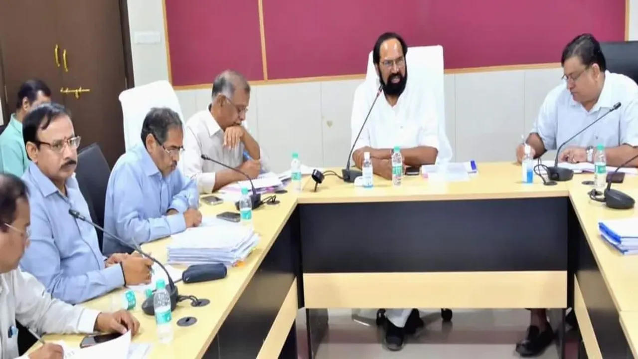 Uttamkumar Reddy : బడ్జెట్ సమావేశాల్లో నీటిపారుదలపై శ్వేతపత్రం. అధికారులకు మంత్రి ఉత్తమ్ కీలక ఆదేశాలు..!!