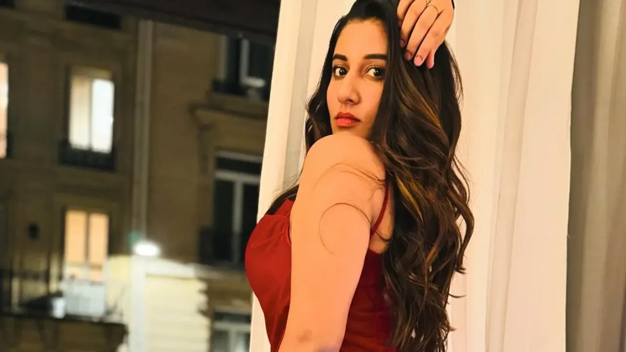 Vishnu Priya: విష్ణు ప్రియ పారిస్ వెకేషన్‌ హాట్ పిక్స్.!