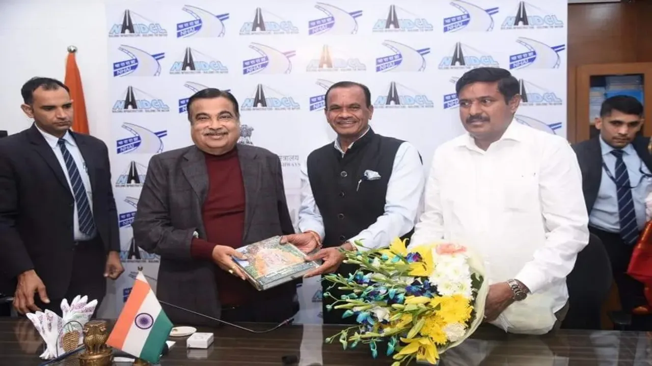 వీటిని జాతీయ రహాదారులుగా గుర్తించండి.. గడ్కరికి కోమటి రెడ్డి వినతి..!!