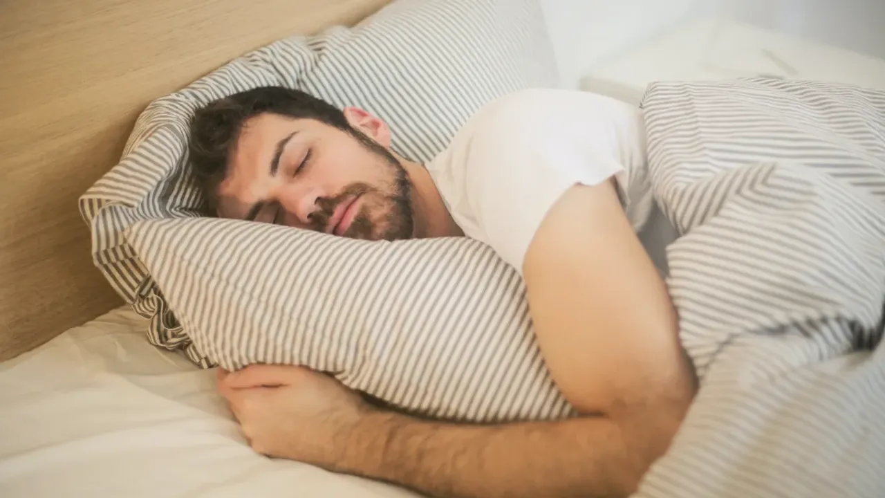 Sleeping: తెల్లవారుజామున 2 గంటలకు వరకు నిద్రరావడం లేదా?..పరిష్కారం ఇదే