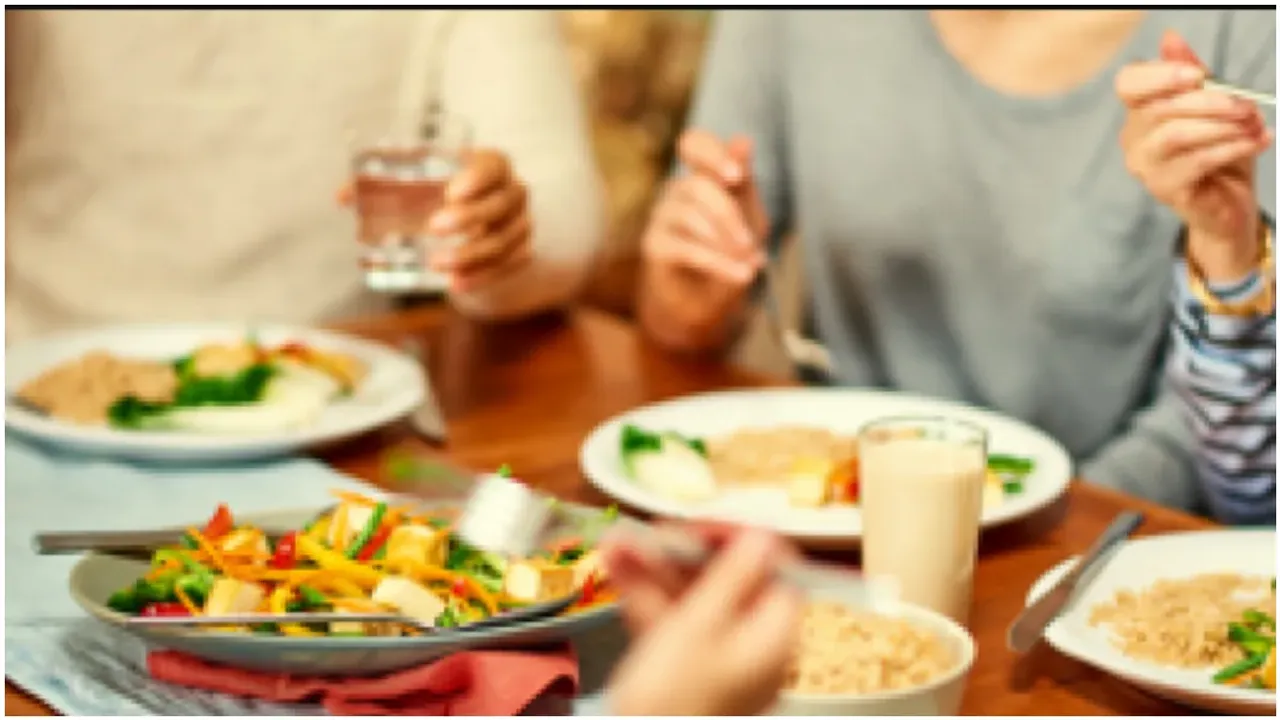 Afternoon lunch: మధ్యాహ్నం లంచ్ లో ఈ ఆహారాలు తిన్నారో.. మీ పని అంతే..!