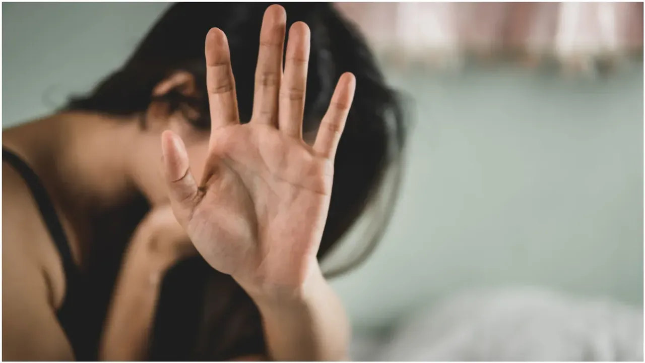 Rape case: తెలంగాణలో మరో దారుణం.. మద్యం తాగించి మహిళా కూలీలపై అత్యాచారం!