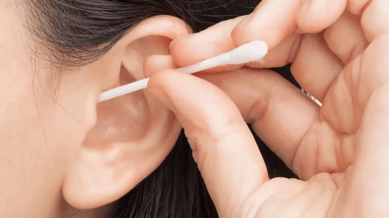 Health Tips: మీ చెవులను క్లీన్‌గా ఉంచుకోవాలనుకుంటే ఈ టిప్స్‌ ఫాలో అవ్వండి..