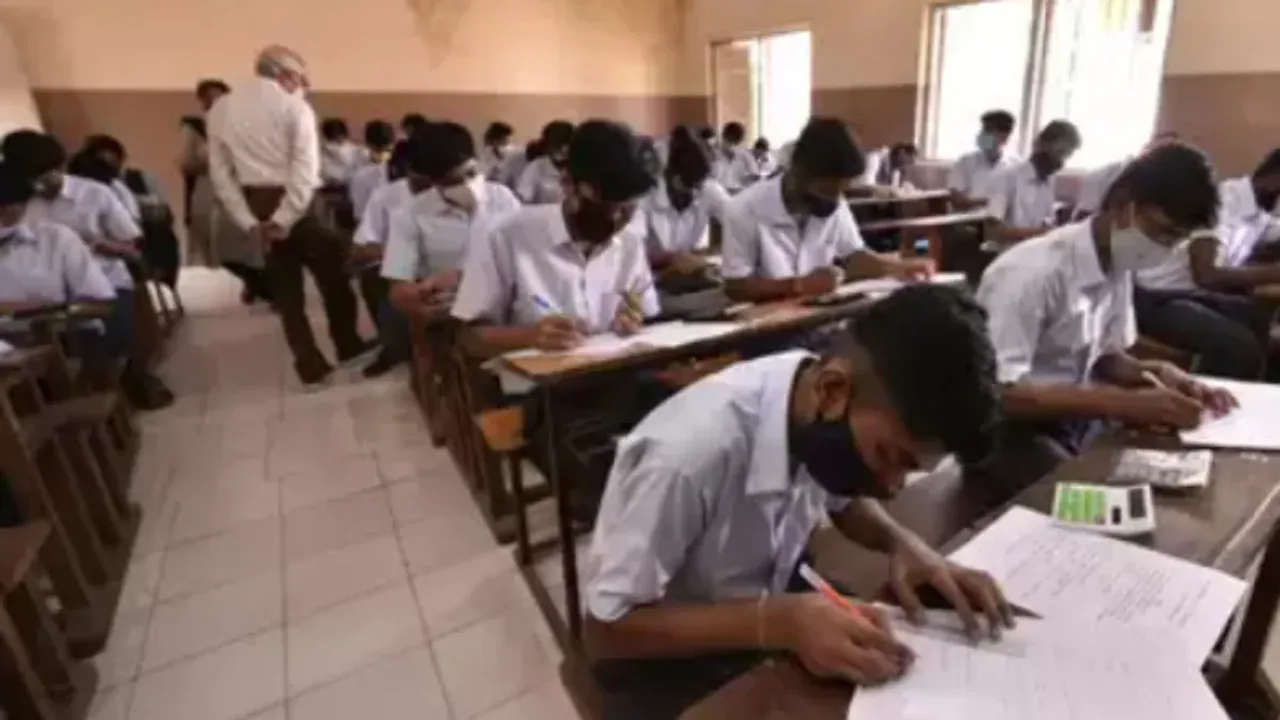 Maharastra: పరీక్షలో చూపించలేదని కత్తితో దాడి చేసిన పదవతరగతి విద్యార్థులు