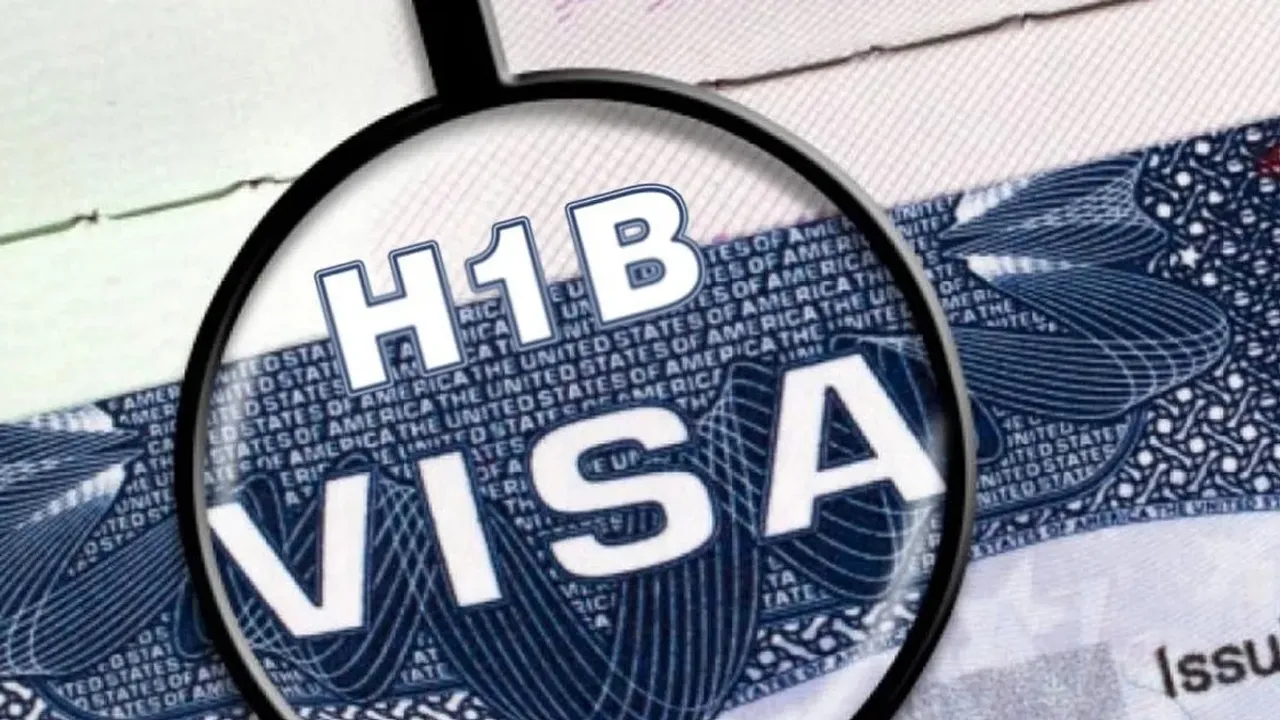US Visa: అమెరికా వెళ్లాలనుకునేవారికి షాక్.. హెచ్‌-1బీ సహా పలు కేటగిరీలకు ఫీజులు పెంపు